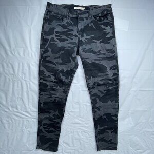 Levi Strauss 711 Skinny Black Camo Jeans Size 29